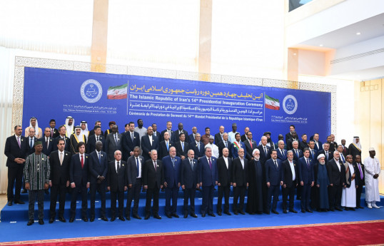 Ali Assadov participe à la cérémonie d'investiture du président iranien