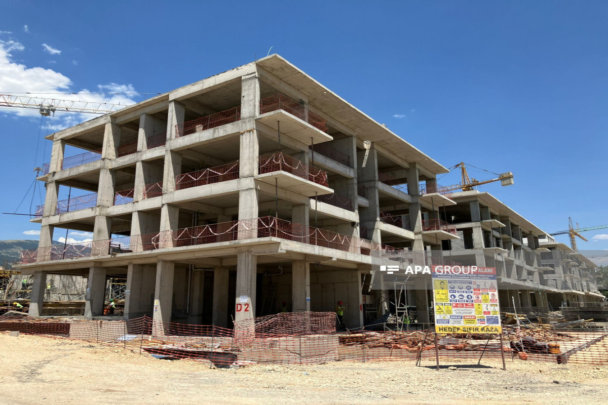 Les travaux de construction dans le quartier azerbaïdjanais à Kahramanmaras se poursuivent - Photo 