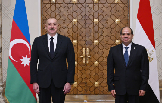 Cérémonie d’accueil officiel du Président azerbaïdjanais en Egypte
