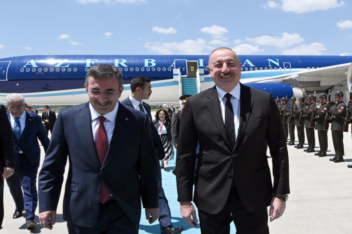 Le président azerbaïdjanais entame une visite de travail à Ankara