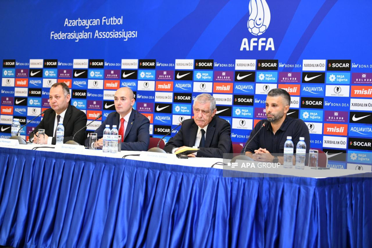 Une conférence de presse organisé pour Fernando Santos, nouvel entraîneur-chef de l'équipe d'Azerbaïdjan de football - Photo 