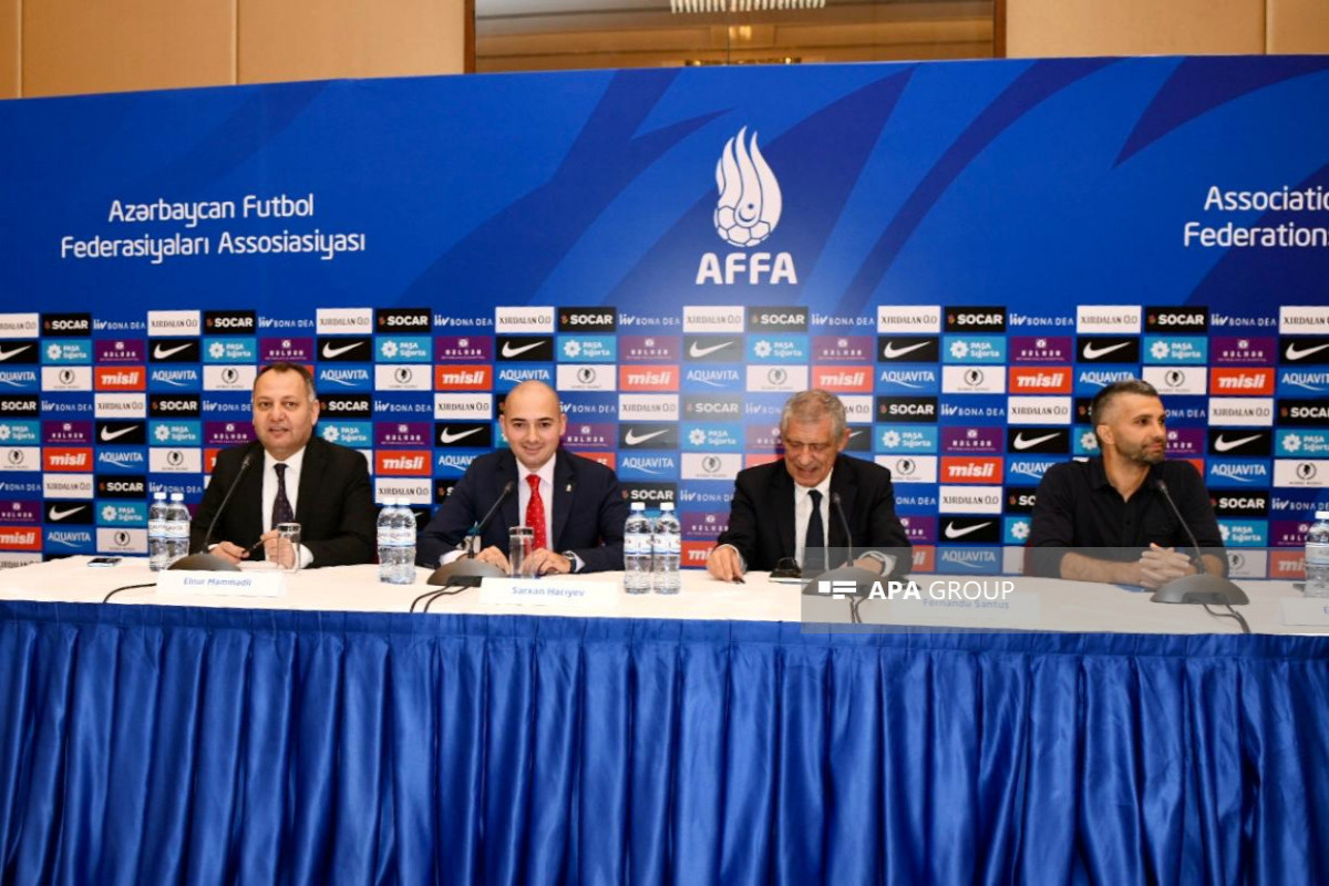 Une conférence de presse organisé pour Fernando Santos, nouvel entraîneur-chef de l'équipe d'Azerbaïdjan de football - Photo 