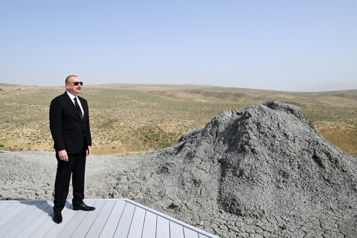 Le président Ilham Aliyev participe à l'inauguration du complexe touristique des Volcans de boue