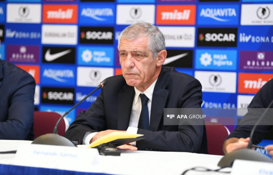 Une conférence de presse organisé pour Fernando Santos, nouvel entraîneur-chef de l'équipe d'Azerbaïdjan de football - Photo 