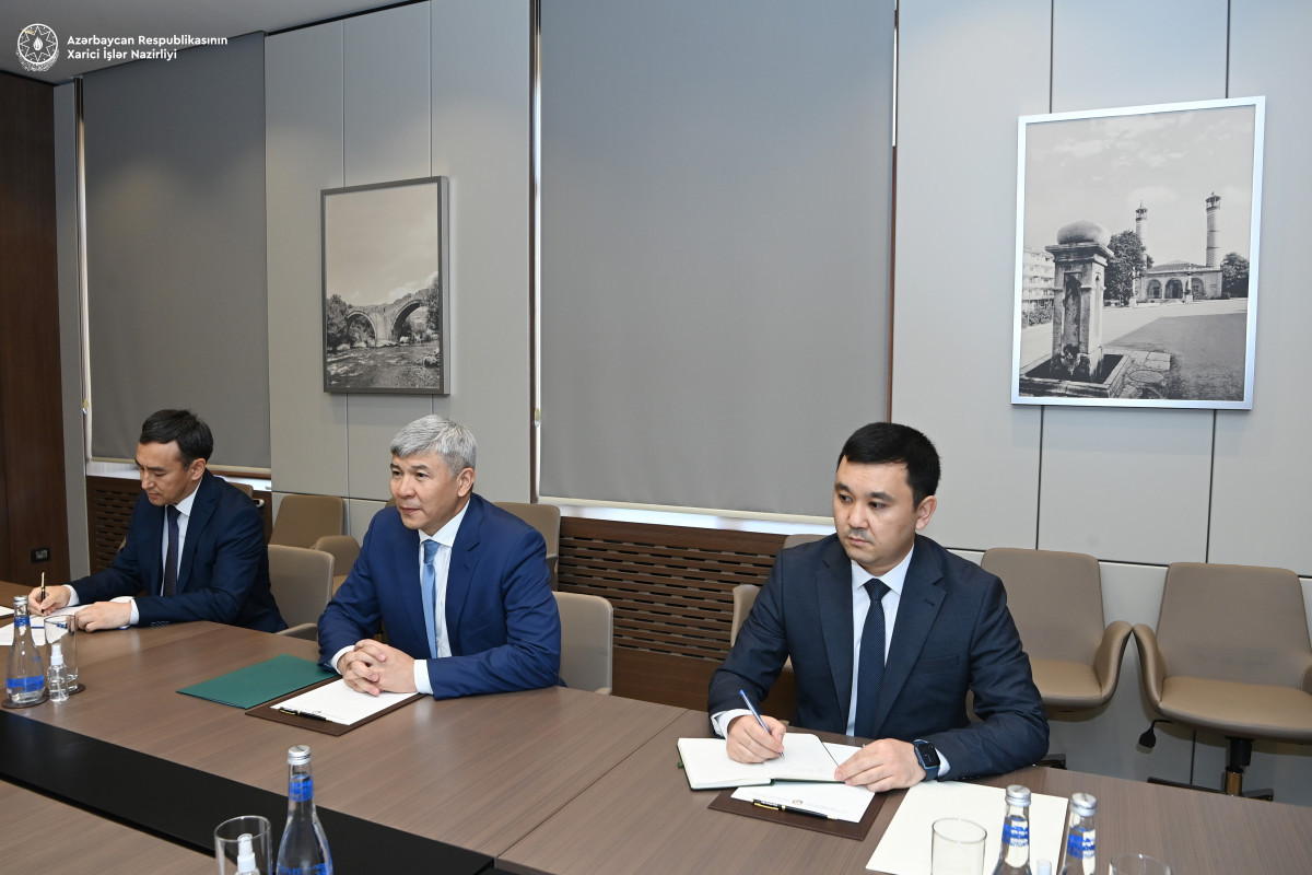 Le chef de la diplomatie azerbaïdjanaise reçoit le nouvel ambassadeur de la République kirghize