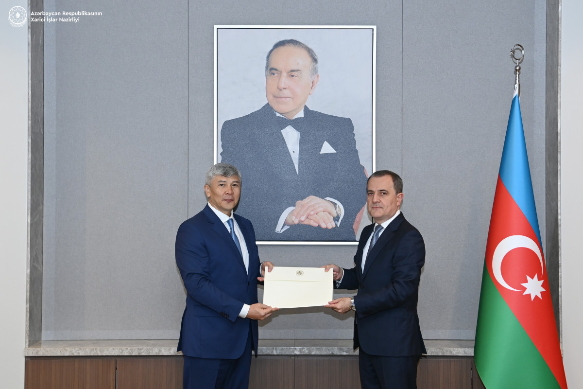 Le chef de la diplomatie azerbaïdjanaise reçoit le nouvel ambassadeur de la République kirghize