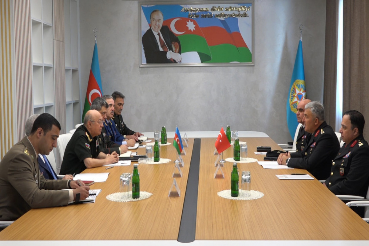 Le ministre azerbaïdjanais des Situations d’urgence rencontre le commandant de la gendarmerie aérienne turque
