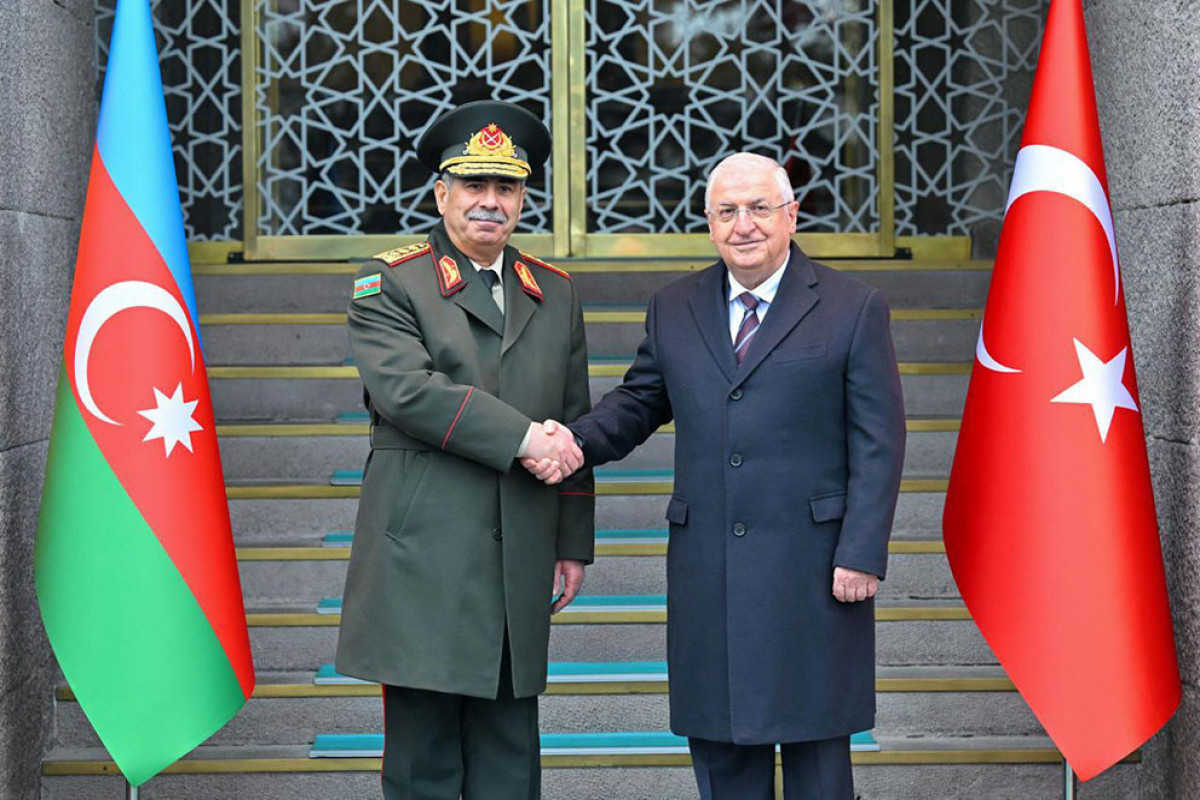 Rencontre du ministre azerbaïdjanais de la Défense avec son homologue turc