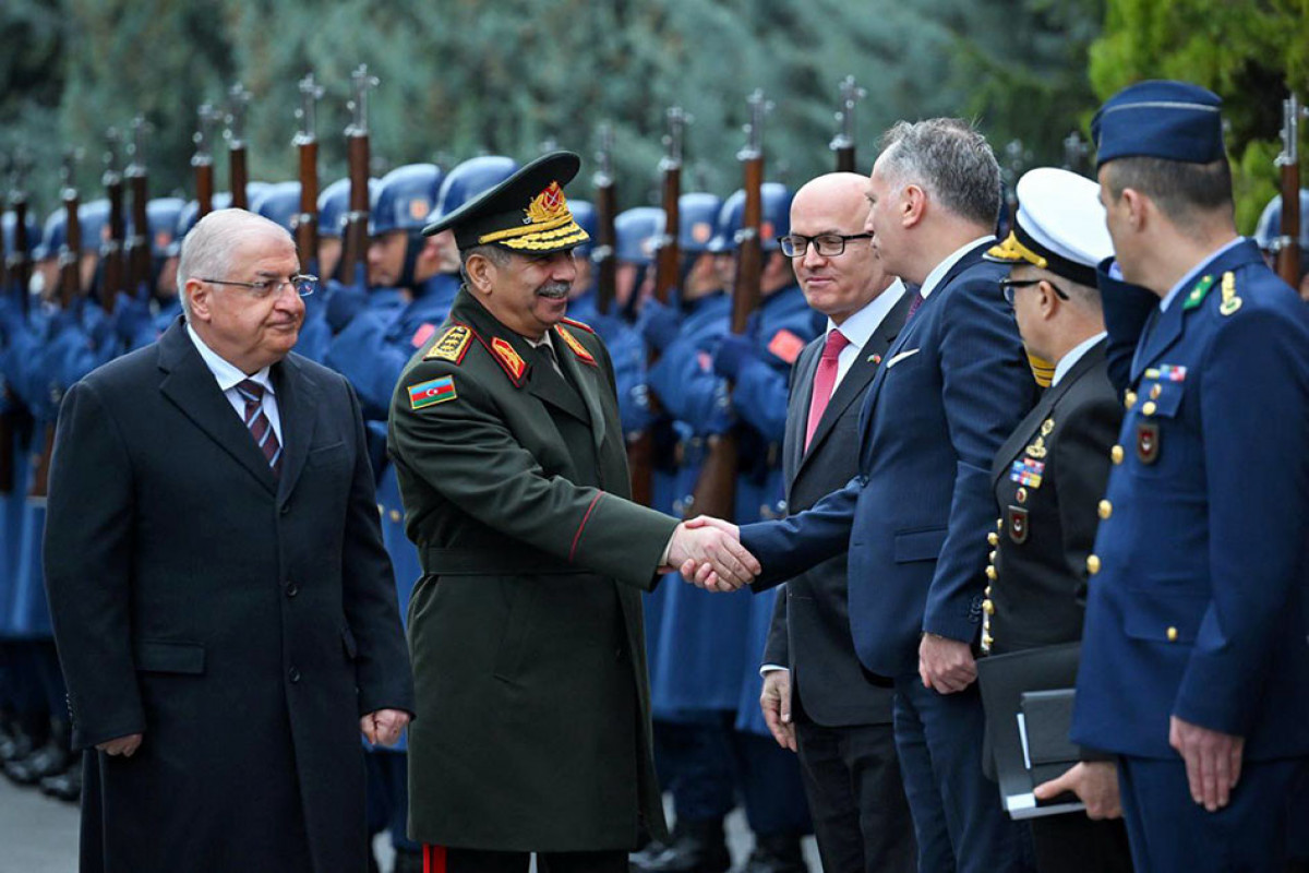 Rencontre du ministre azerbaïdjanais de la Défense avec son homologue turc