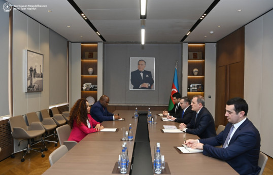 Rencontre du chef de la diplomatie azerbaïdjanaise avec la représentante personnelle du président congolais