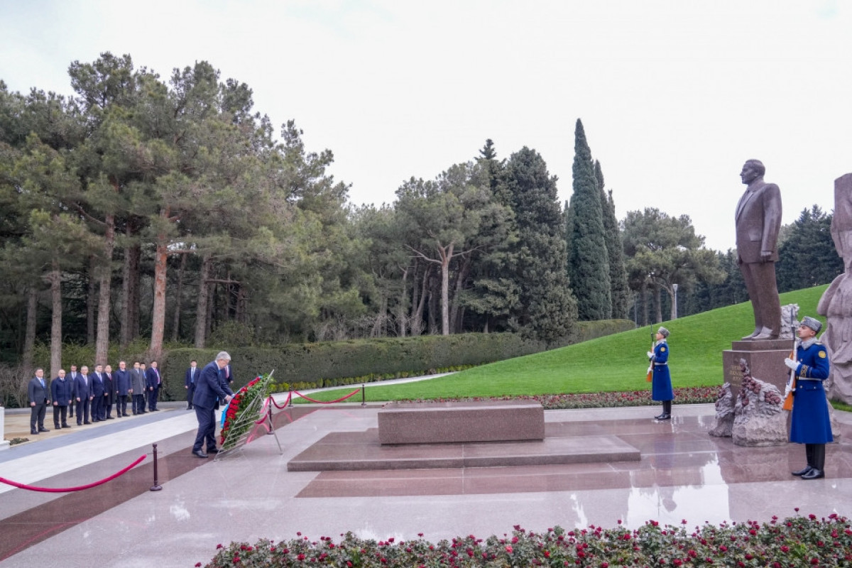 Tokaïev a visité la tombe du leader national du peuple azerbaïdjanais Heydar Aliyev
