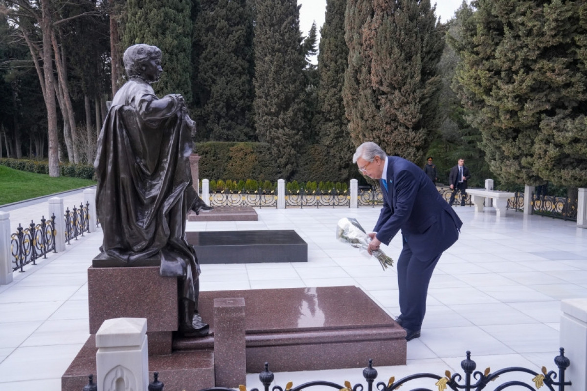 Tokaïev a visité la tombe du leader national du peuple azerbaïdjanais Heydar Aliyev