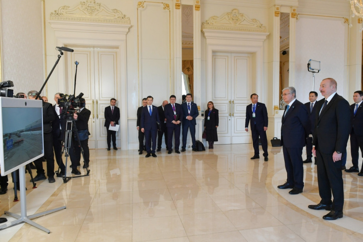 Les présidents azerbaïdjanais et kazakh assistent par visioconférence à l'arrivée d'un train de conteneurs en provenance de Chine à Bakou - Photos 