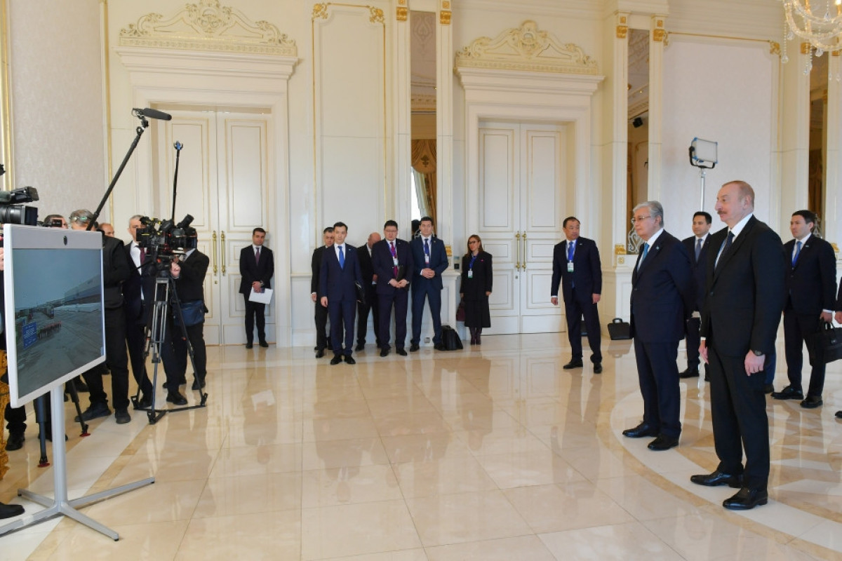 Les présidents azerbaïdjanais et kazakh assistent par visioconférence à l'arrivée d'un train de conteneurs en provenance de Chine à Bakou - Photos 