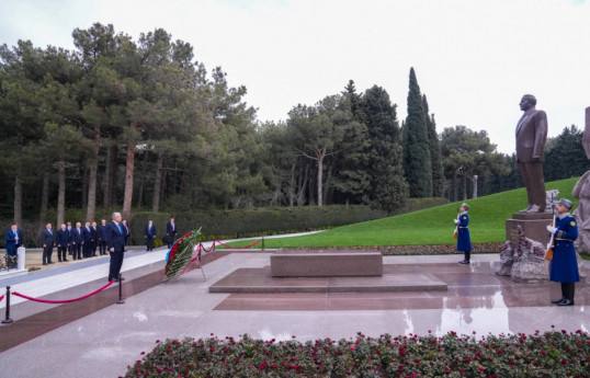 Tokaïev a visité la tombe du leader national du peuple azerbaïdjanais Heydar Aliyev