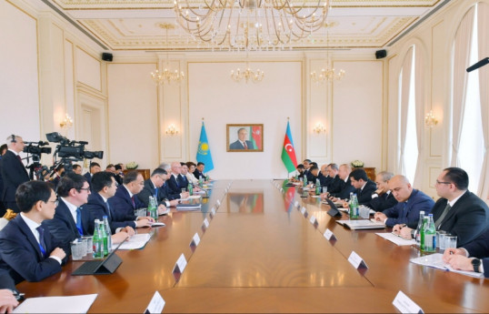 Les présidents azerbaïdjanais et kazakh assistent par visioconférence à l'arrivée d'un train de conteneurs en provenance de Chine à Bakou - Photos 