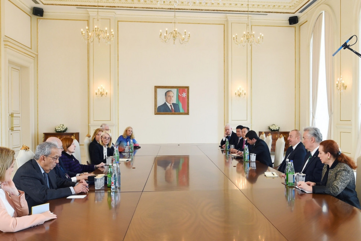 Ilham Aliyev reçoit les co-présidents du Centre international Nizami Gandjavi et les membres de son Conseil d’administration