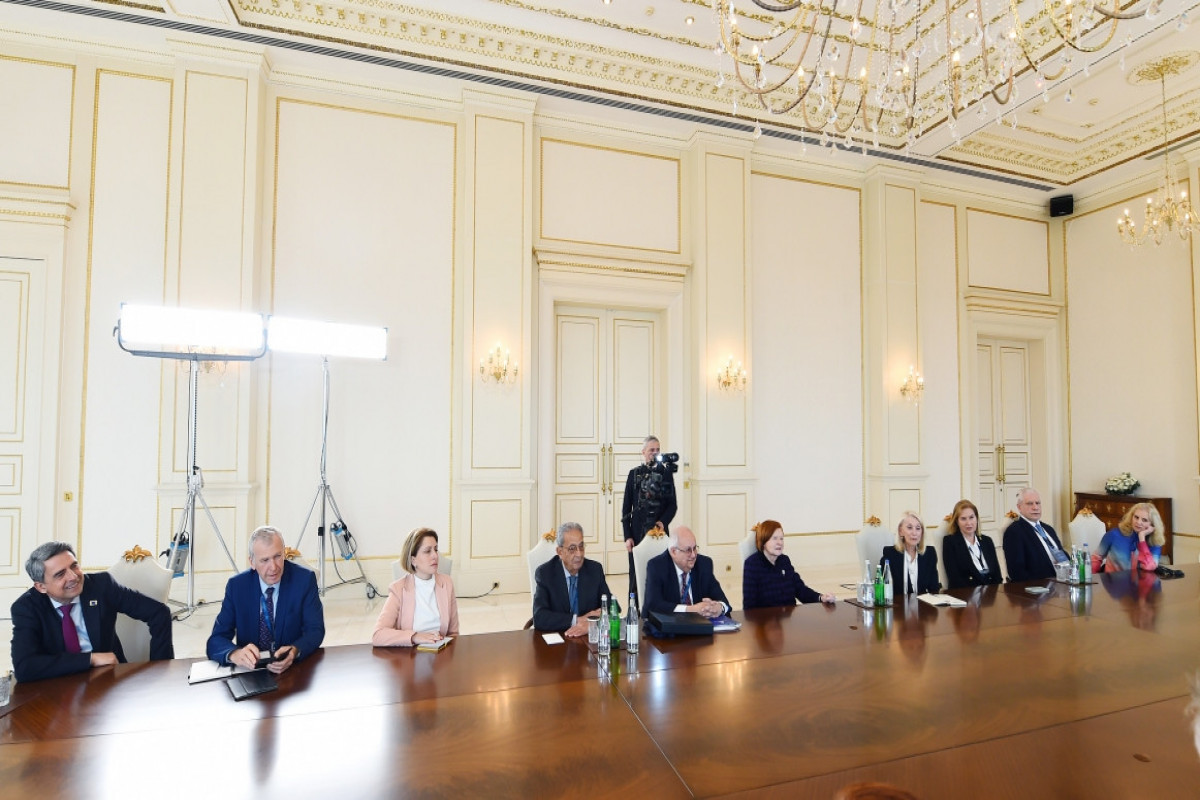 Ilham Aliyev reçoit les co-présidents du Centre international Nizami Gandjavi et les membres de son Conseil d’administration