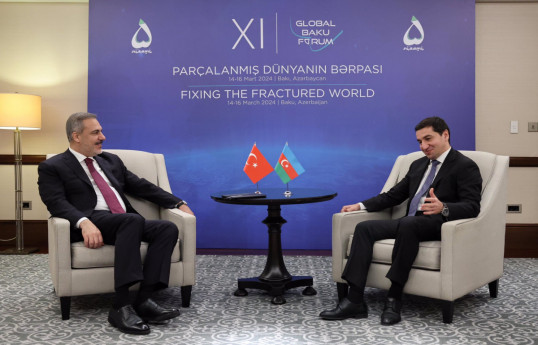 Rencontre entre Hikmet Hadjiyev et le ministre turc des Affaires etrangères