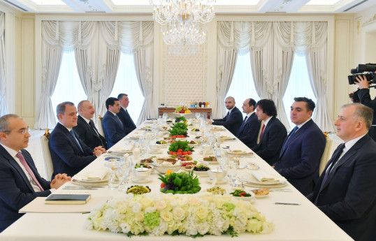 Le président azerbaïdjanais et le Premier ministre géorgien se réunissent en format élargi