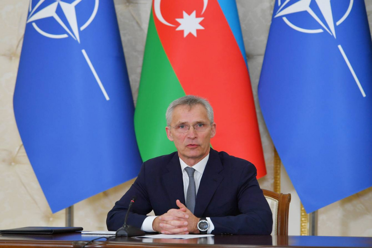 Le président Ilham Aliyev et le Secrétaire général de l’OTAN Jens Stoltenberg font une déclaration commune à la presse