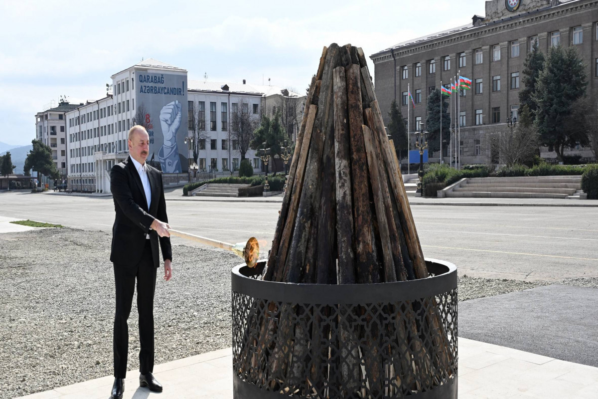 Ilham Aliyev allume le bûcher festif de Novrouz à Khankendi et adresse ses vœux aux Azerbaïdjanais pour la fête de Novrouz -Photos