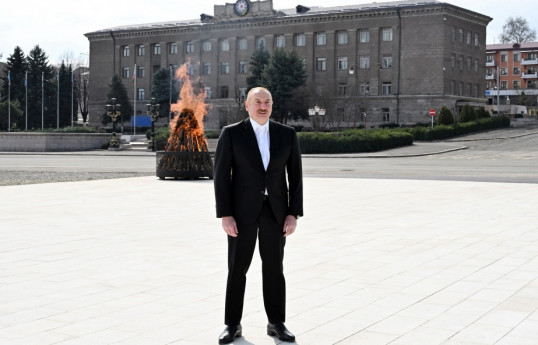 Le président Ilham Aliyev : La place centrale de Khankendi a été nommée Place de la Victoire