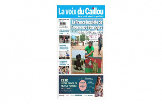 Le portrait du président Ilham Aliyev sur la couverture d'un journal en Nouvelle-Calédonie