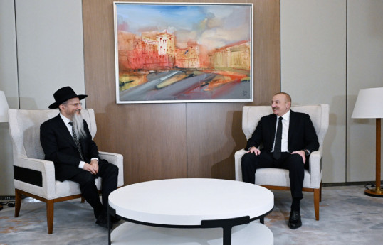 Le président de la République reçoit le grand rabbin de Russie