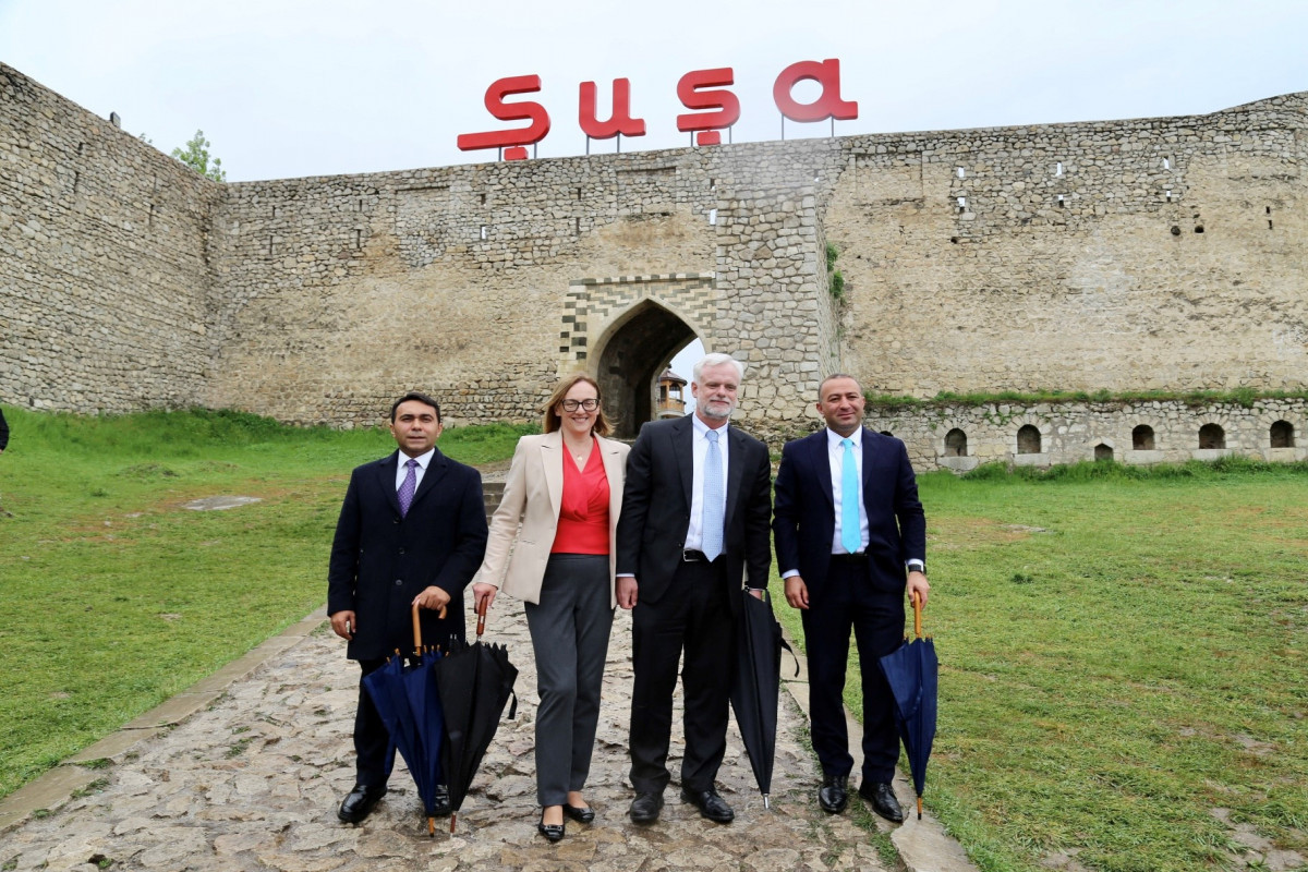 L'ambassadeur américain se déplace dans la ville de Choucha