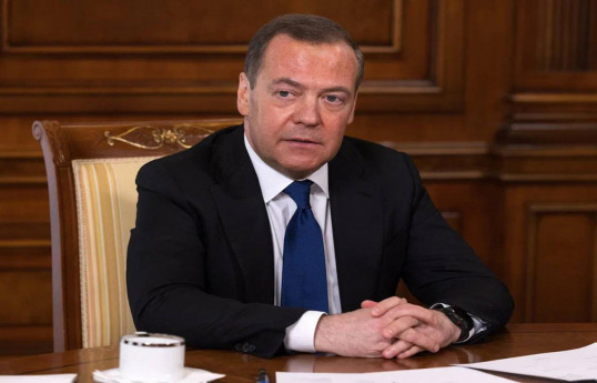 Medvedev : dans le cas où des troupes seraient envoyées en Ukraine, une frappe nucléaire sera lancée à Washington, Londres et Paris