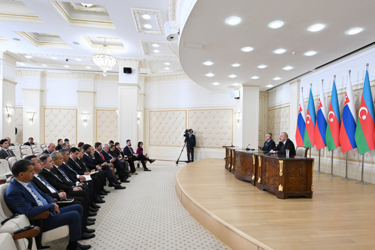 Le président azerbaïdjanais et le Premier ministre slovaque font des déclarations à la presse