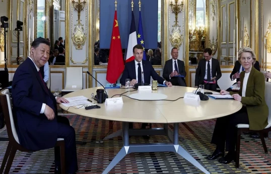 Macron et von der Leyen exhortent la Chine à faire pression sur la Russie au sujet de l'Ukraine