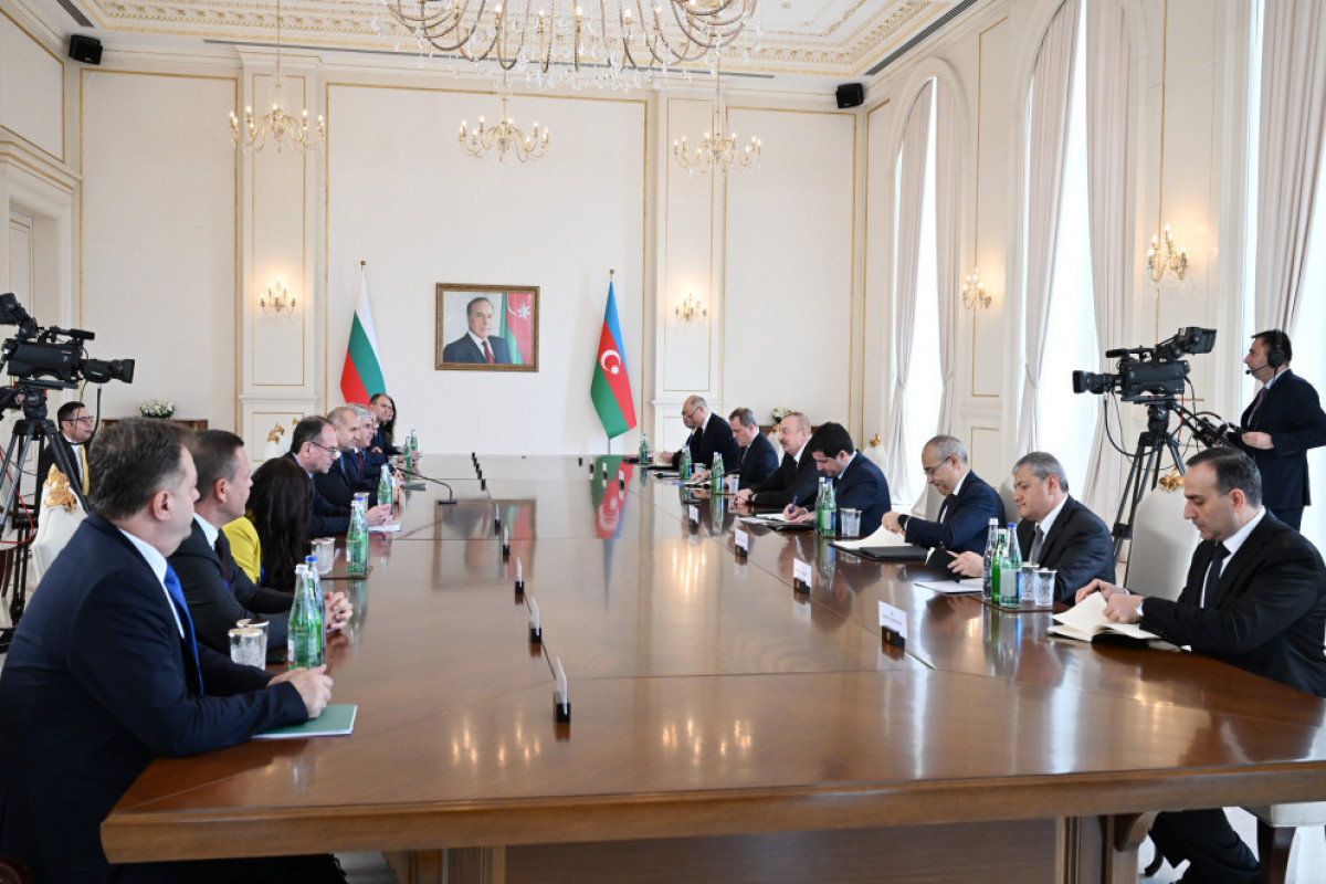Réunion élargie aux délégations des présidents azerbaïdjanais et bulgare - Mise à jour 