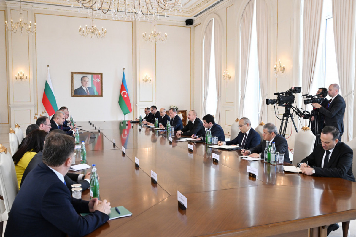 Réunion élargie aux délégations des présidents azerbaïdjanais et bulgare - Mise à jour 