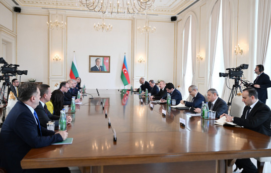 Réunion élargie aux délégations des présidents azerbaïdjanais et bulgare - Mise à jour 