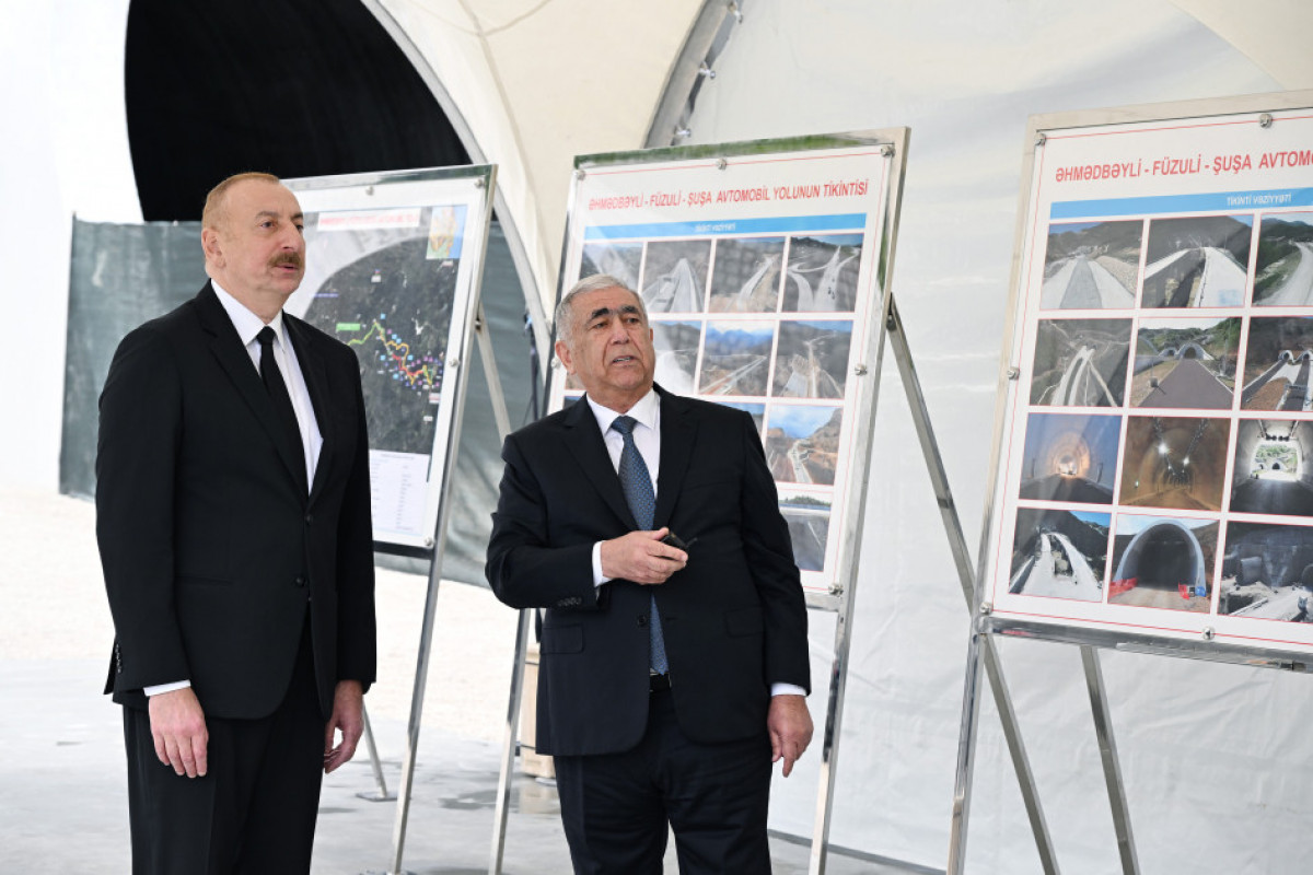 Ilham Aliyev inspecte l’avancement des travaux sur la route Fuzouli-Ahmadbeyli-Choucha et participe à l’ouverture du premier tunnel