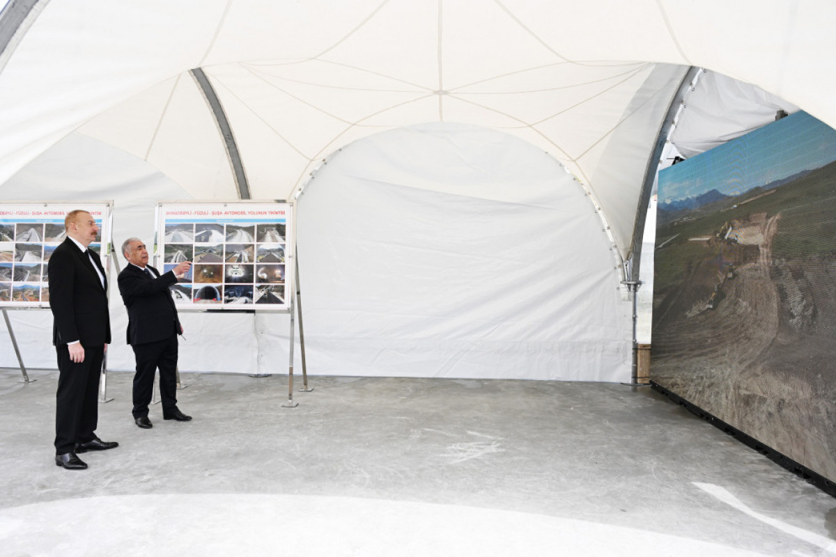 Ilham Aliyev inspecte l’avancement des travaux sur la route Fuzouli-Ahmadbeyli-Choucha et participe à l’ouverture du premier tunnel