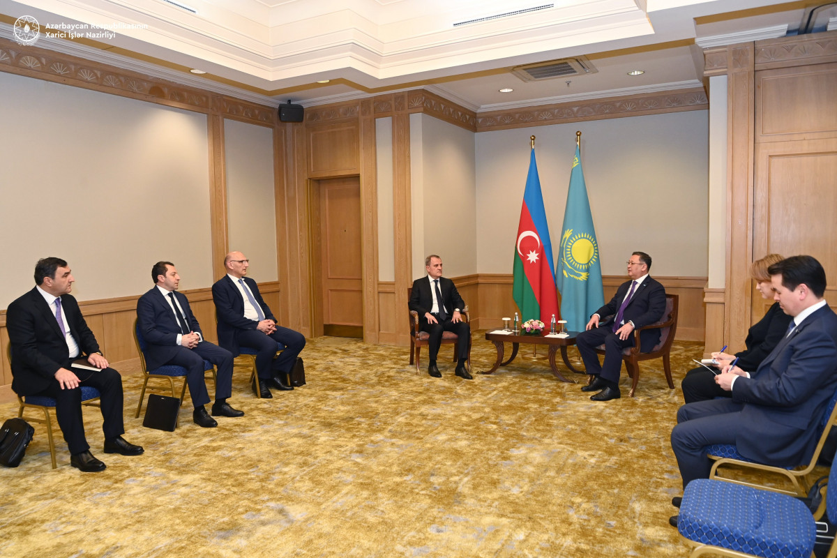 Le chef de la diplomatie azerbaïdjanaise rencontre son homologue kazakh