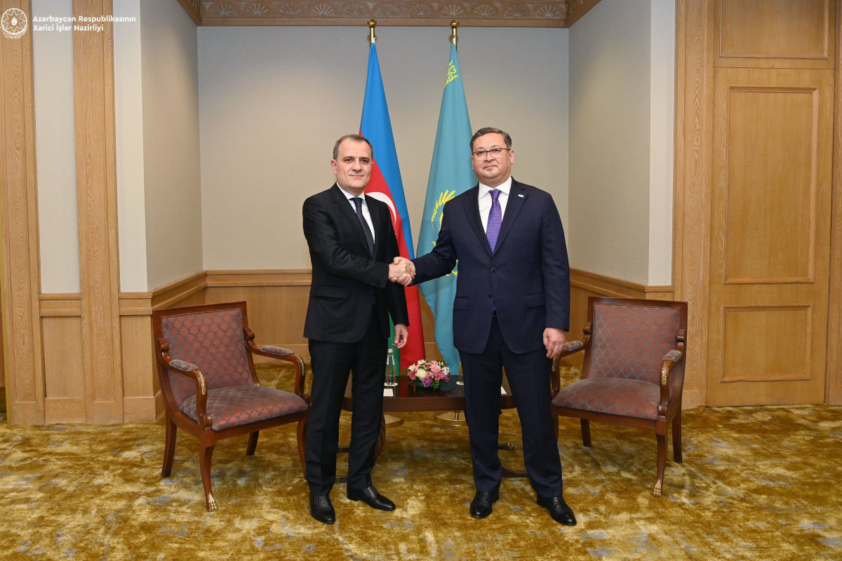 Le chef de la diplomatie azerbaïdjanaise rencontre son homologue kazakh