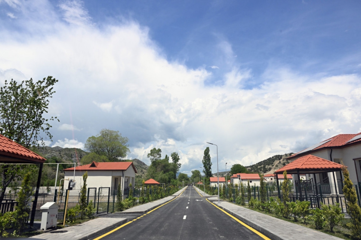 Latchine : Ilham Aliyev rencontre les habitants installés dans le village de Sous et participe à l’inauguration de deux sous-stations électriques