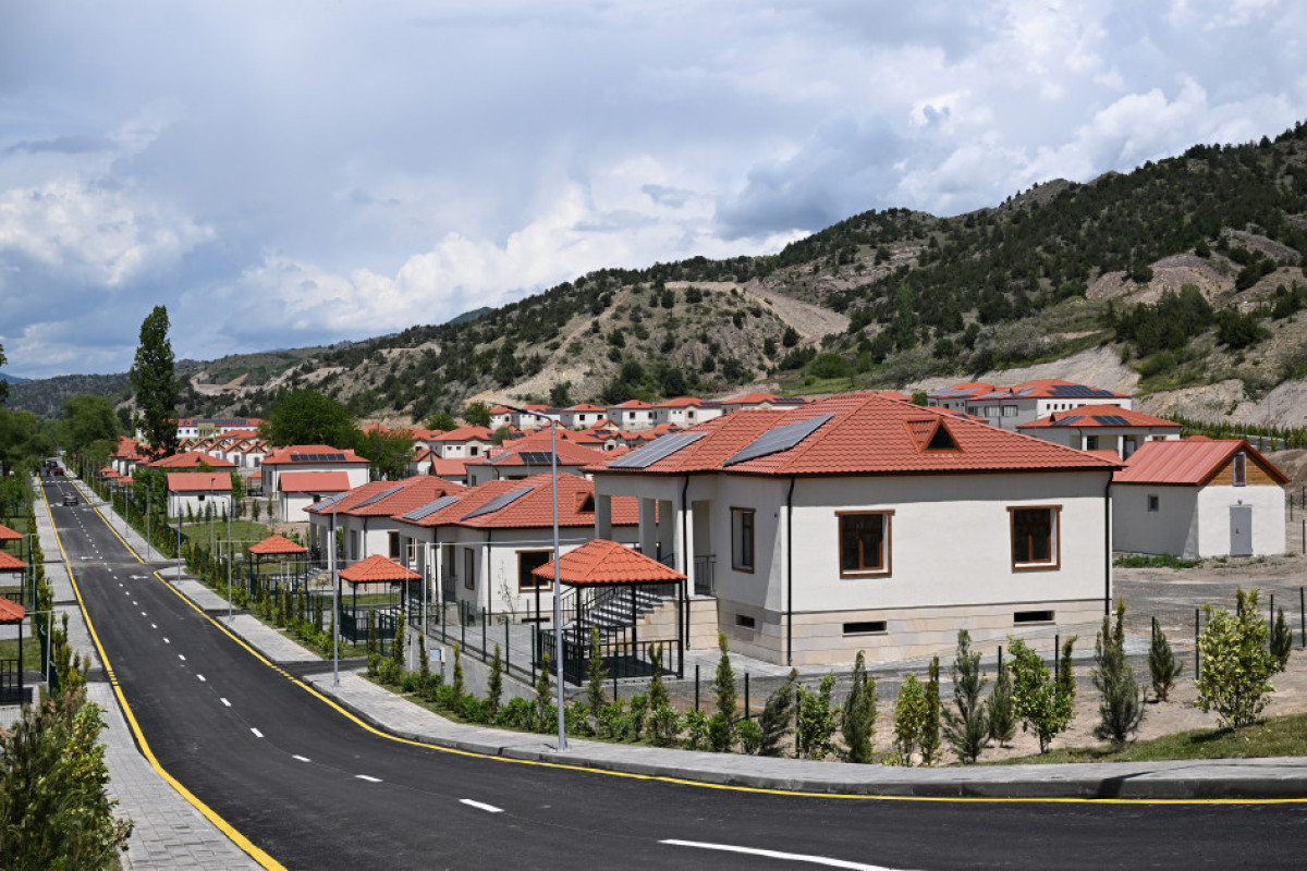 Latchine : Ilham Aliyev rencontre les habitants installés dans le village de Sous et participe à l’inauguration de deux sous-stations électriques