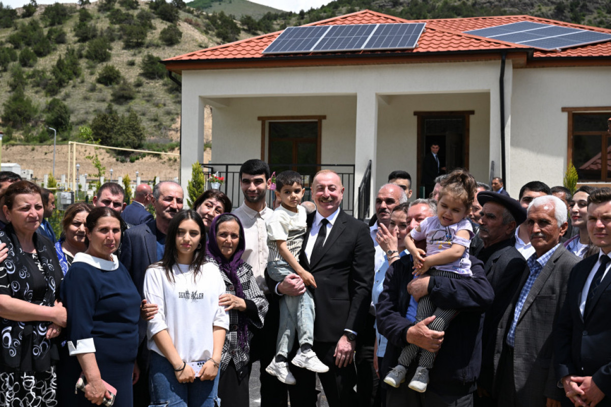 Latchine : Ilham Aliyev rencontre les habitants installés dans le village de Sous et participe à l’inauguration de deux sous-stations électriques