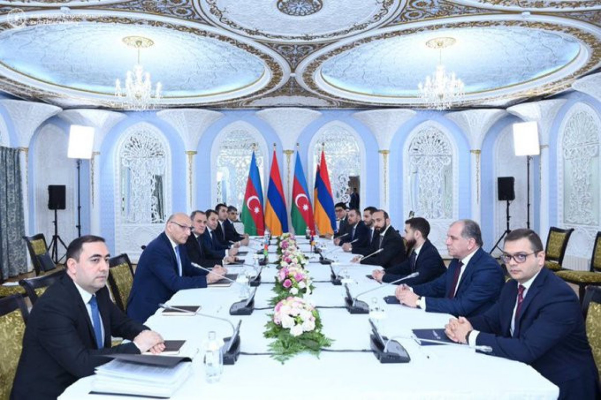 La France salue la tenue des négociations entre les ministres des Affaires étrangères azerbaïdjanais et arménien