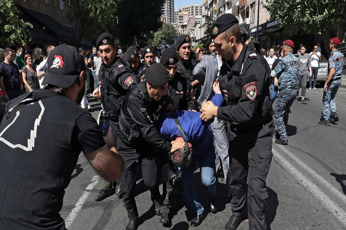 Démocratie sélective : pourquoi l’Occident réagit-il différemment aux violences policières à Tbilissi et à Erevan ? - Analyse 