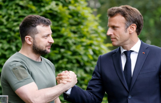 Zelensky et Macron ont eu un entretien téléphonique sur la situation à Kharkiv