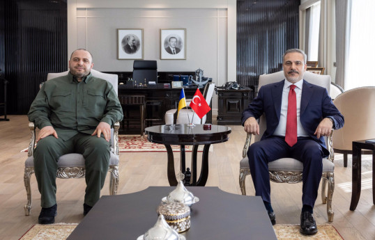 Le ministre turc des Affaires étrangères rencontre le ministre ukrainien de la Défense