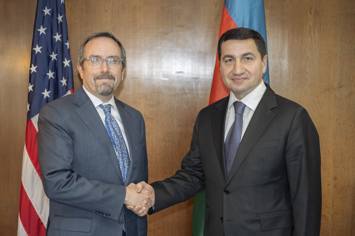L`assistant du président azerbaïdjanais discute de la COP29 et des questions régionales avec des représentants de l`État américain