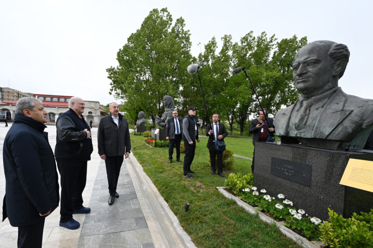 Choucha : les présidents azerbaïdjanais et biélorusse passent en revue les statues de Natavan, Bulbul et Uzeyir Hadjibeyli, bombardées pendant l’occupation