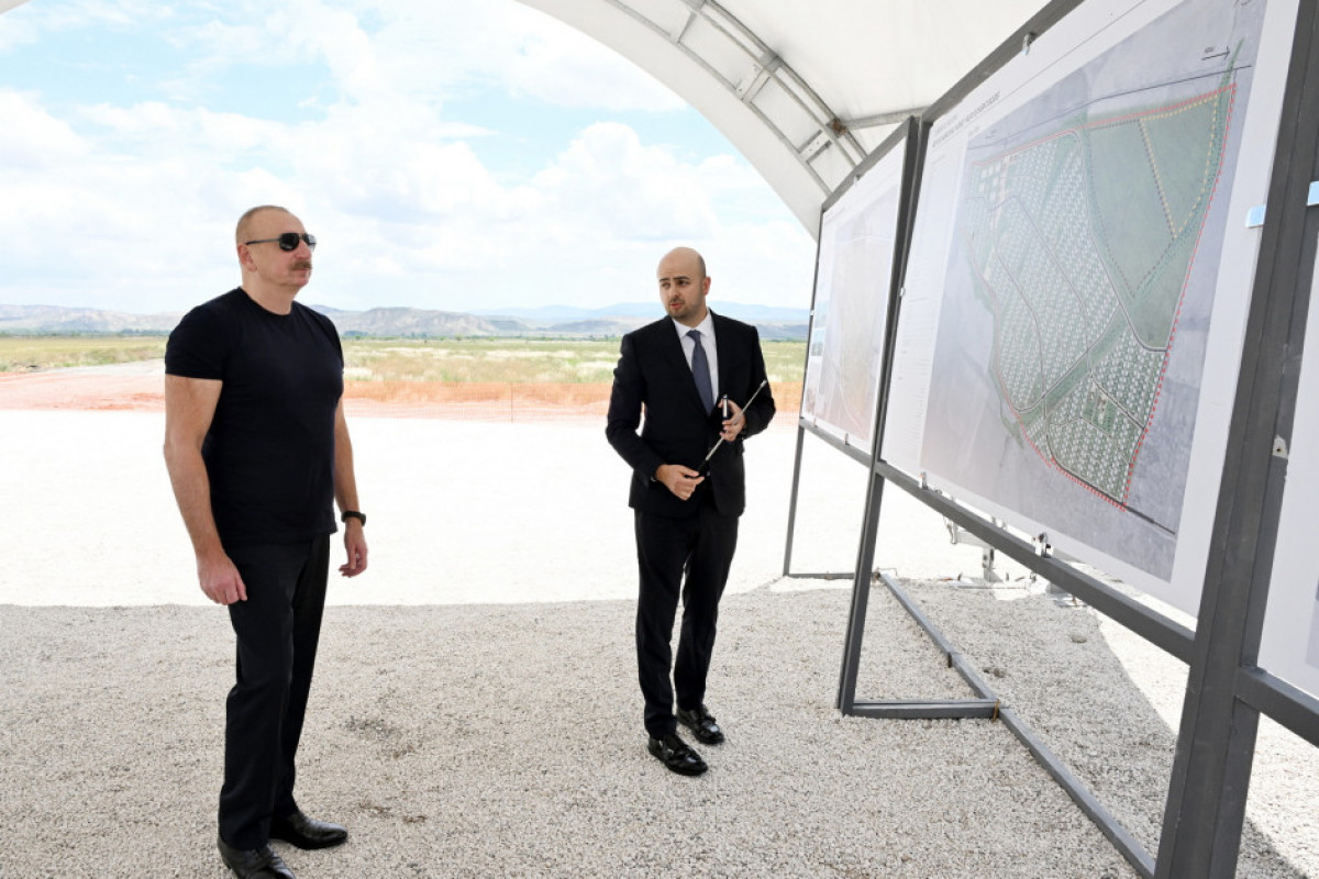 Le président Ilham Aliyev pose la première pierre de trois villages de la région de Djabraïl